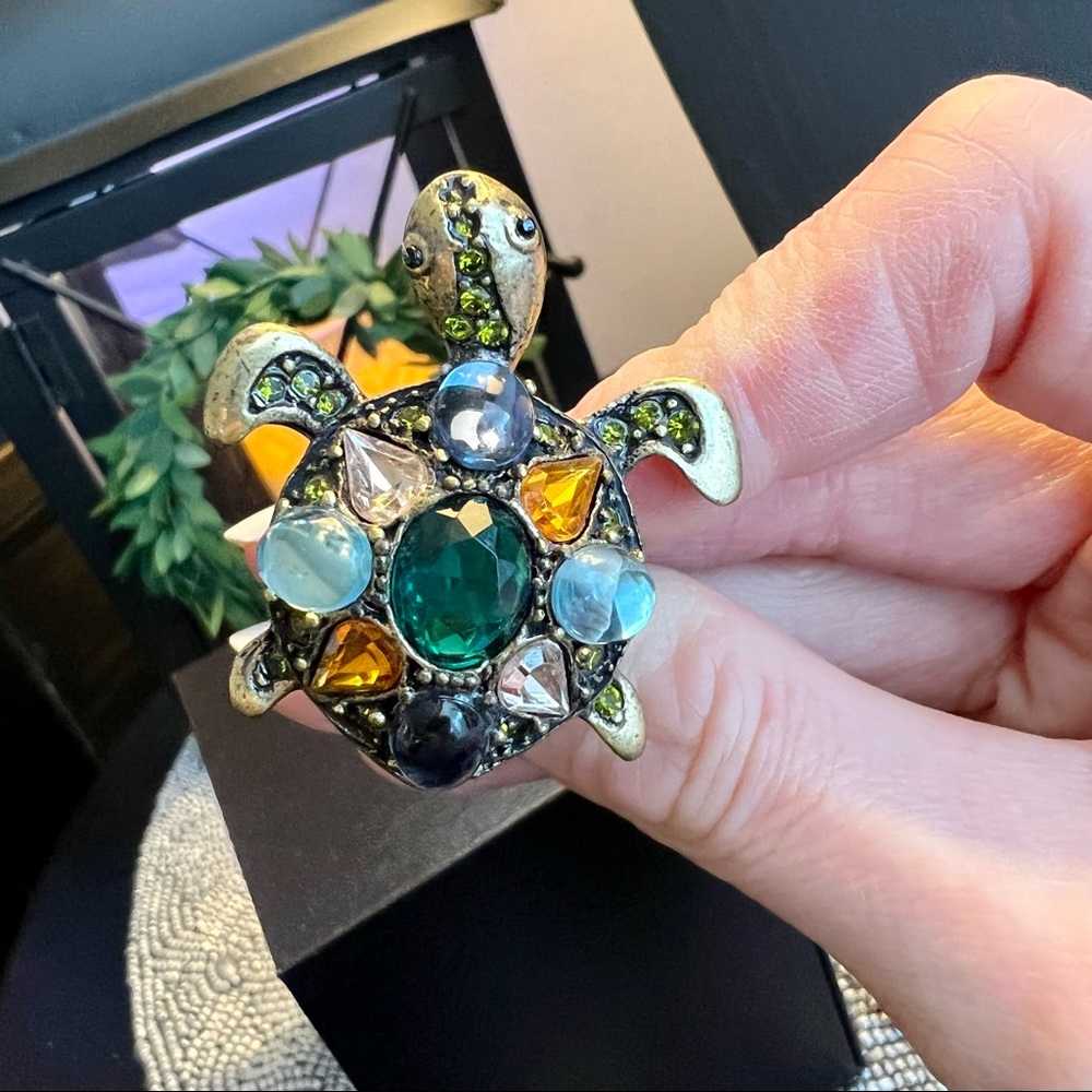 Avon Turtle Gemstone Ring